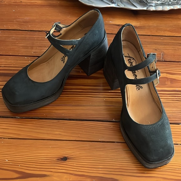 Free people size 37, black platform, double strap Mary Jane’s - Picture 6 of 8